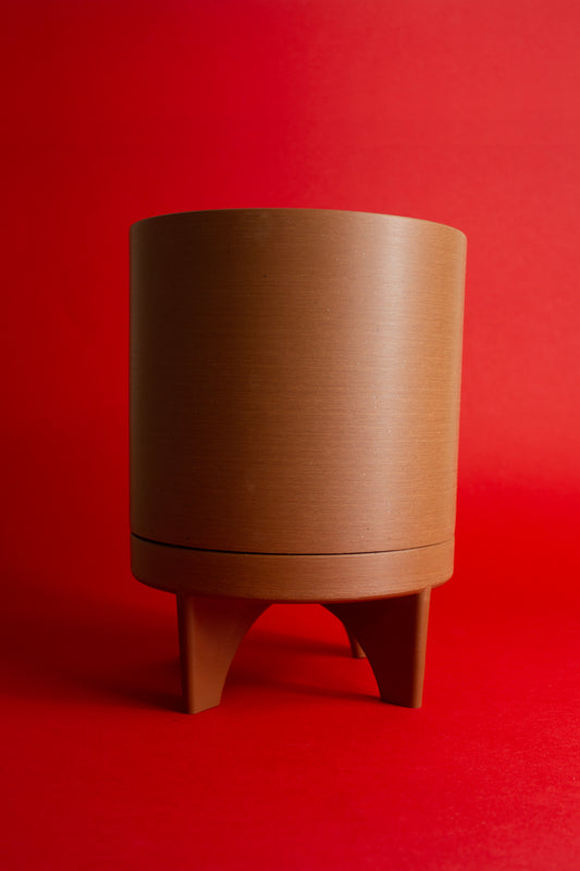 Terracotta Pot - Produced using 70% post-consumer recycled plastics and agricultural byproducts.